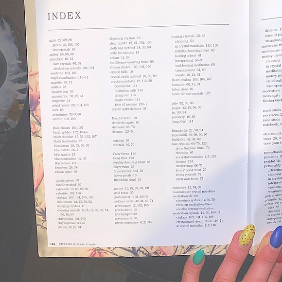 Healing crystals made simple . Stunning and informative little book on crystals - Picture 5 of 6